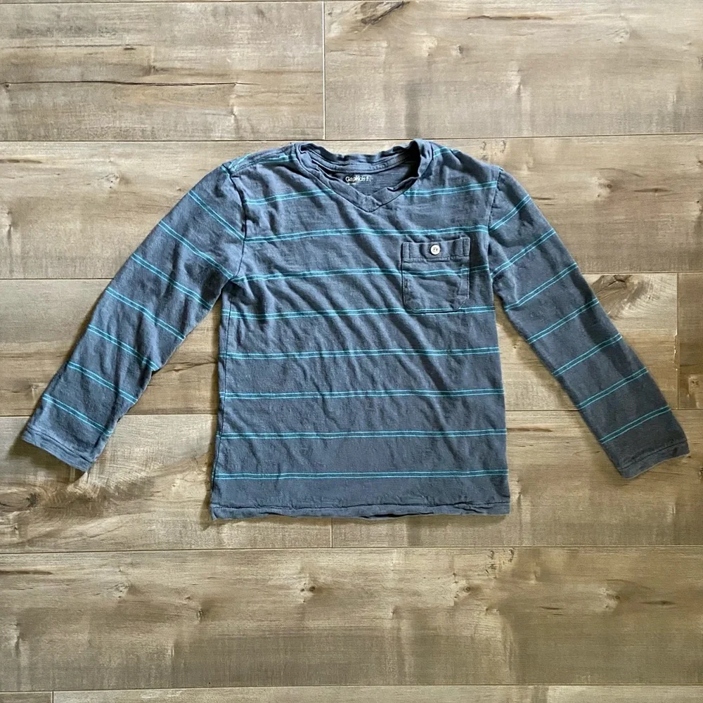GAP Gray & Blue Striped Slub Knit V-neck Button Pocket Long Sleeve Tee